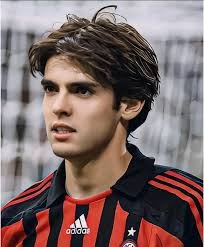 埃基蒂克成为西塞后首位为利物浦单场联赛打入2球的法国球员